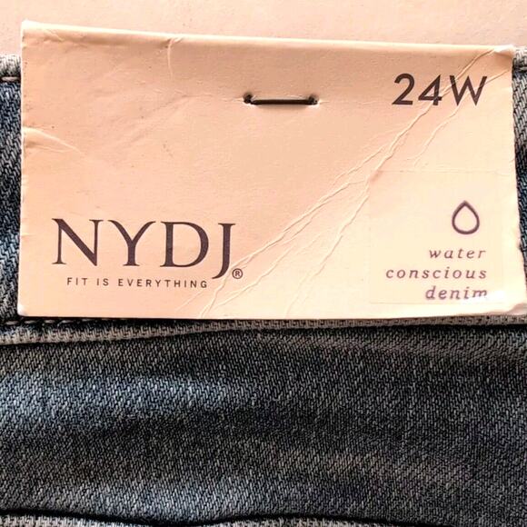 NYDJ Classic Blue Jean Shorts - Picture 13 of 14